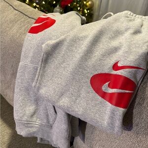 Boys x-large Nike sweatsuit.